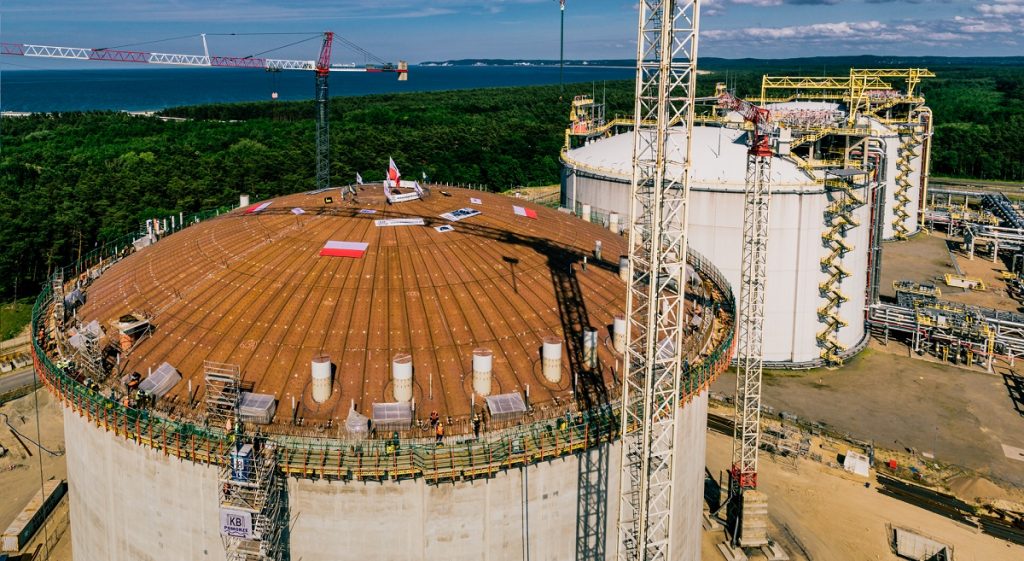 The steel roof on the third tank at the LNG Terminal. Photo from June this year.